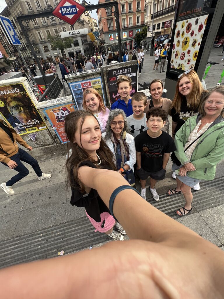 Outdoor group selfie capturing English for beginners (starter strategies) applied in real-life communication settings.