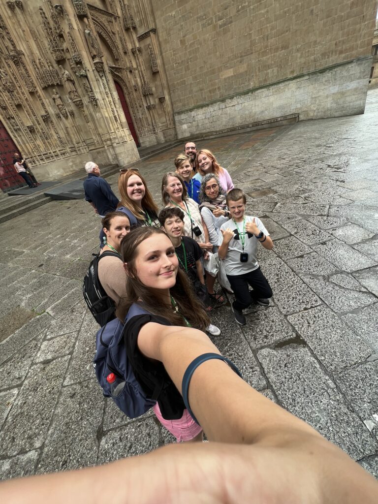 Establishing a daily English study routine by practicing English in real social settings