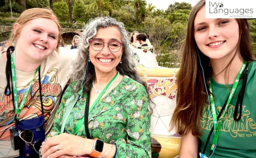 Achieving native level English proficiency with Ivy Languages International students and instructor at Park Güell Barcelona 