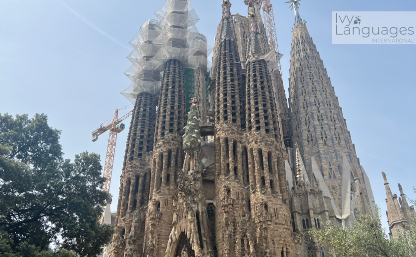 How to think in English naturally during a visit to Barcelona's Sagrada Família 
