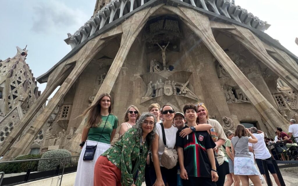 English listening comprehension improves through understanding native speakers during Ivy Languages tour at Sagrada Familia 